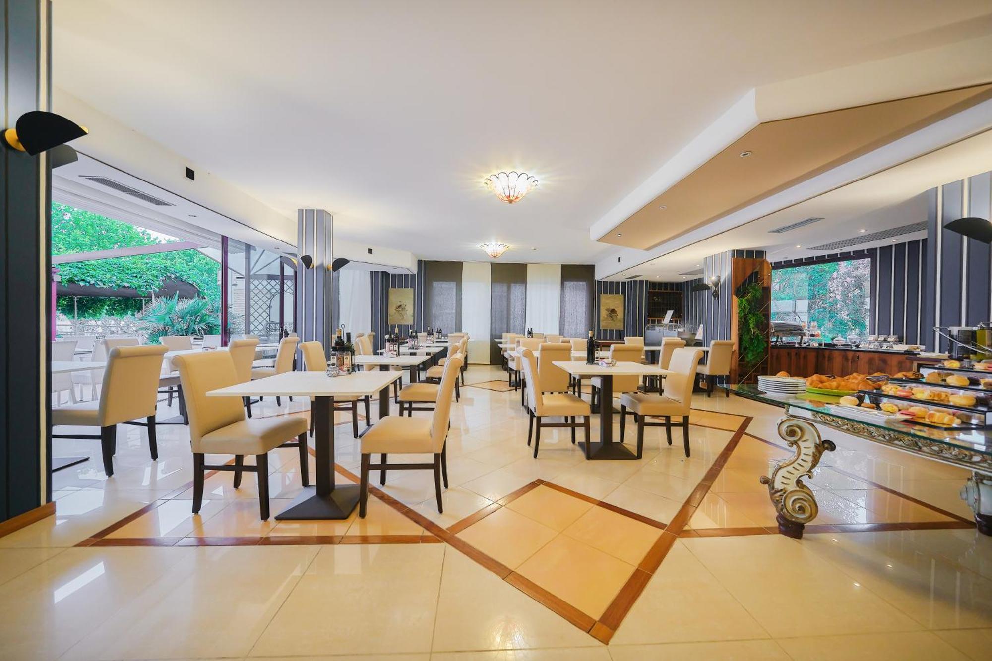 Kriss Internazionale Hotel Bardolino Exterior foto